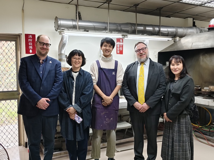 參訪應用藝術研究所金工工作室合照