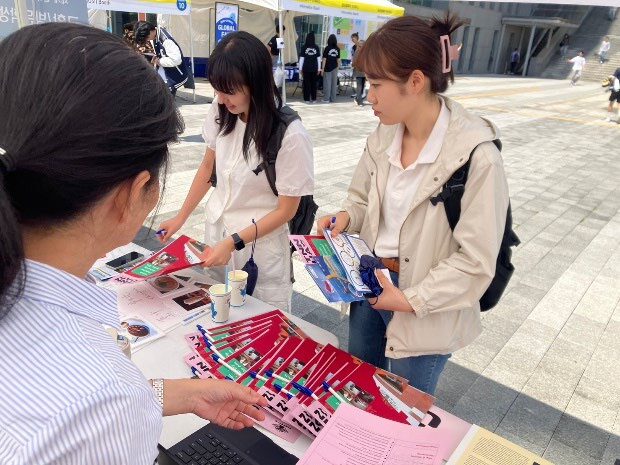 國際事務處韓國中央大學校參展