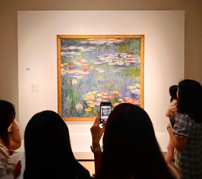 與日本同學一同至當地美術館參訪